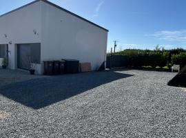 G&icirc;tes Rozanna avec acc&egrave;s d&eacute;tente SPA JACUZZI，位于Saint-Jean-de-la-Rivi&egrave;re的Spa酒店