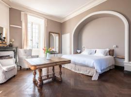 Ch&acirc;teau de Salornay，位于Hurigny的带停车场的酒店