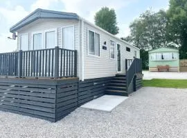 Carnforth - Caravan - sleeps 6 - Dog Friendly