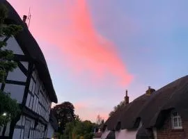 Applecott - 2 bedroom Thatched cottage close to Stonehenge