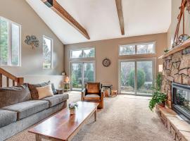 Campton Cabin Near White Mountain Natl Forest，位于Campton的酒店
