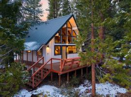 Peaceful Tahoe Retreat 5mins to Lake Cozy Modern Cabin，位于玛瑙湾的酒店
