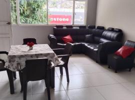 Apartamento amplio y Comodo En el Centro De Florencia，位于弗洛伦西亚的公寓