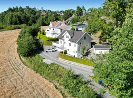 3 Bedroom Beautiful Home In Fevik，位于弗维克的酒店