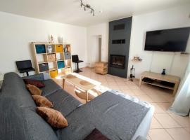 Gîte confortable avec cheminée et parking, proche Verdun - FR-1-585-159，位于Dompcevrin的酒店