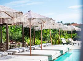 Nestor Luxury Villas，位于Romanós的酒店