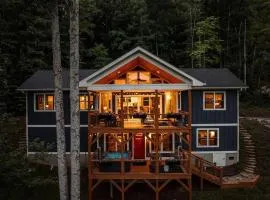 New, Luxury, 5 Miles to Asheville, Hot Tub, Spectacular Mountain Views, Fire Pit, Pool Table