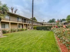 Rose Garden Inn - San Jose Airport，位于峰田圣荷西国际机场 - SJC附近的酒店