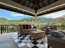 Tamarind Villa in langkawi，位于瓜埠的带按摩浴缸的酒店