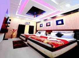 Taj Square A luxurious family homestay