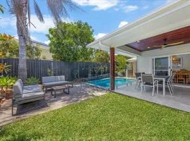 Pet friendly Holiday home with pool on Alex