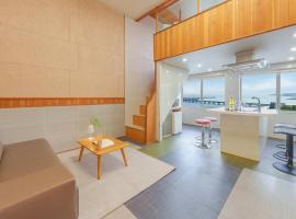 Samcheok Peacehousing Spa Pet Pension，位于三陟的酒店