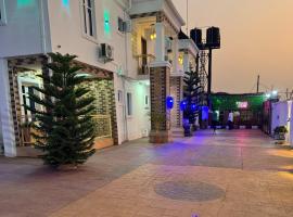 Denver Luxury Suites, Sagamu，位于Sagamu的酒店