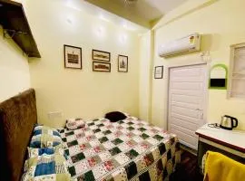 Mini Studio close to Quest Mall