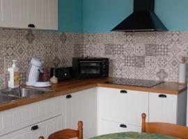 Logis douillet plein centre du village，位于Aubigné-Racan的酒店