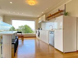 Cosy family house in Massey with Good View