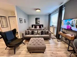 BL - The Executive Suite, Boru - 24hr Self Check-in, Free Private Parking, Balcony with Mountain View, 5 minute walk to City Center