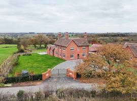 Grange House - Sleeps 24，位于Alvechurch的酒店