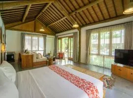Poolside Room with Lounge in Kaba-Kaba