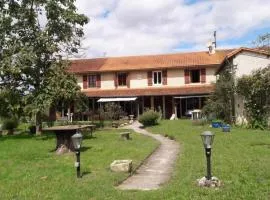 Spacious house with large garden in Valdivienne