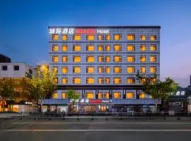 IntercityHotel Shanghai South Xizang Road near Metro Station
