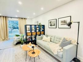 Cozy private backyard garden studio，位于皮克灵的酒店