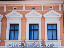 City Boutique Hotel Reghin，位于雷京的公寓式酒店