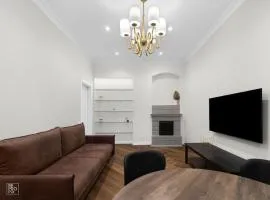 Yard Gallery Apartment in the City Center by URBAN RENT