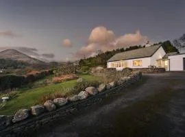 Hollace, Lake District bungalow with hot tub and stunning views