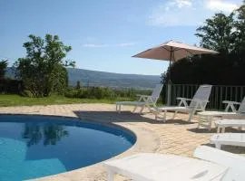 house in the countryside in the luberon with beautiful view and private swimming-pool close to bonnieux in Provence - 8 personnes