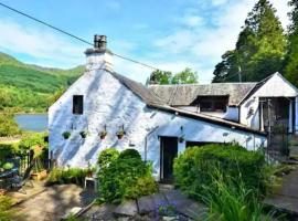 Rowantree Cottage，位于阿罗柴尔的带按摩浴缸的酒店