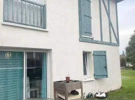 Bleu Lagon-T2 en RDC proche centre ville avec terrasse labellisé PMR