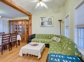 Pet-Friendly North Conway Cottage - Hike and Ski!，位于北康威的度假屋