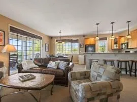 Unique, Personalized open living condo, Golf, SKi, near Shanty Creek, WIFI