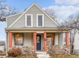 Orange Blossom House - Quaint Family Home 10 Minutes from Downtown MPLS，位于明尼阿波利斯的酒店