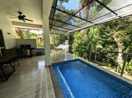The Twins Pool Villas，位于Cristo Rey的酒店
