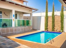 Casa c/4 quartos e Piscina - Excelente localização