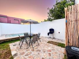 4 Br semi luxury house in downtown with pool - Casa San Juan，位于巴利亚多利德的酒店