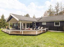 4 star holiday home in Væggerløse，位于博托比的酒店