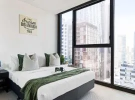 Stylish 2BR Apartment with Panoramic City Views