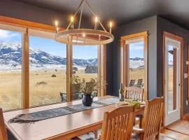 30 Miles to Yellowstone Hot Tub Game Room AC