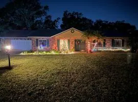 Lake Valrico's Camelot Court with HEATED POOL & access to private lake