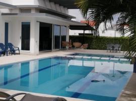 Espectacular Casa Campestre entre Giradot-Espinal，位于弗兰德斯的酒店