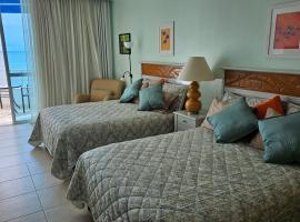 Studio Apartment with two double beds at Solarium in Playa Coronado，位于Las Lajas的酒店