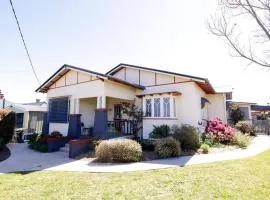 Heritage Home with BBQ & Outdoor Fire Pit