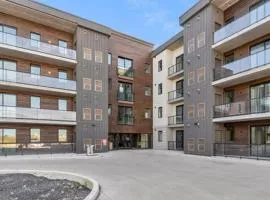 Charming 1 Bedroom, Den Condo - RSMT