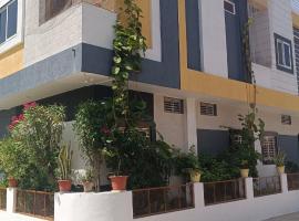 Shivaksh Rental Flats and Rooms- Best House For Rent in Bhawani Mandi，位于Bhawāni Mandi的酒店