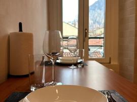 Comfy apartment in Lecco 2，位于莱科的酒店