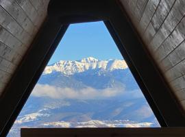 The Cave，位于佩什泰拉的酒店