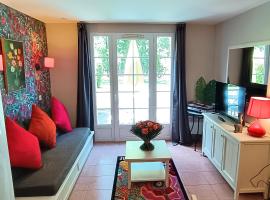 Charmante Maison Duplex en résidence avec piscine à Monflanquin，位于蒙夫朗屈安的酒店